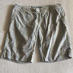 Hurley White and Blue Graphic Bermuda shorts / 7